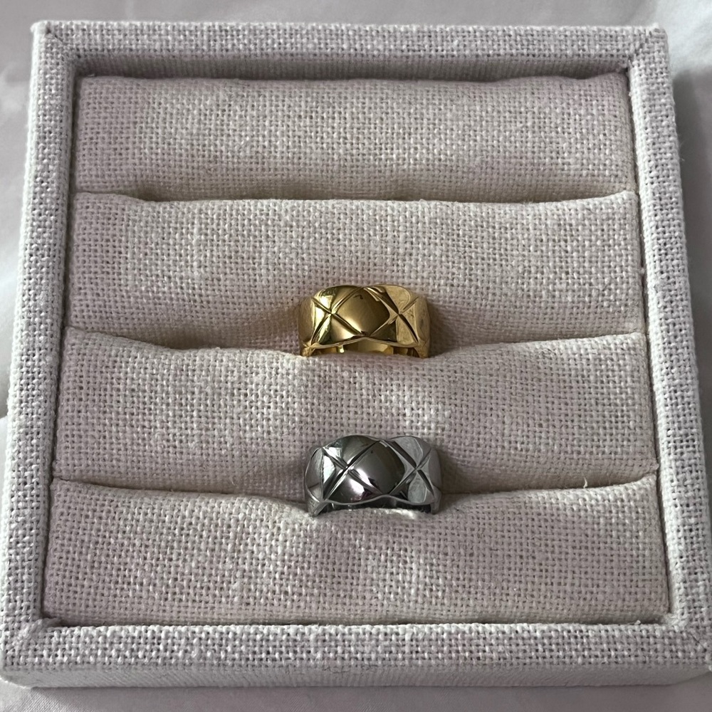 Thick ring bands set of 2 - size 6 but fits really snug